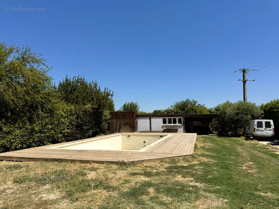Maison de 110 m2 avec piscine, atelier 50m2, carport 20 m2 et terrain de 1 150 m2 - photo 2