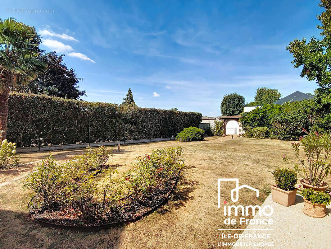 Maison d'architecte  8 pièces 200m² - FONTAINE-LA-GUYON - photo 24