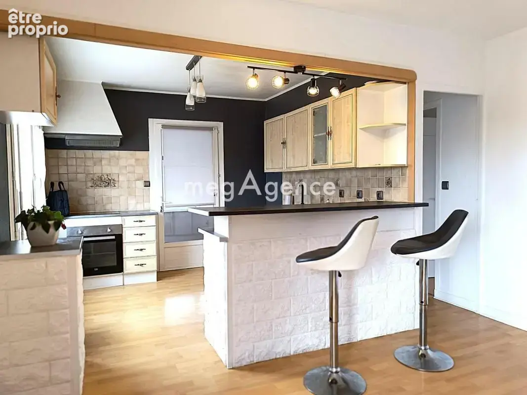 Maison  7 pièces 123 M² - photo 2