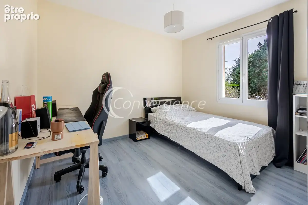 Maison plain pied de 4 chambres, double garage, piscine à CHASSENEUIL SUR BONNIERE - photo 13