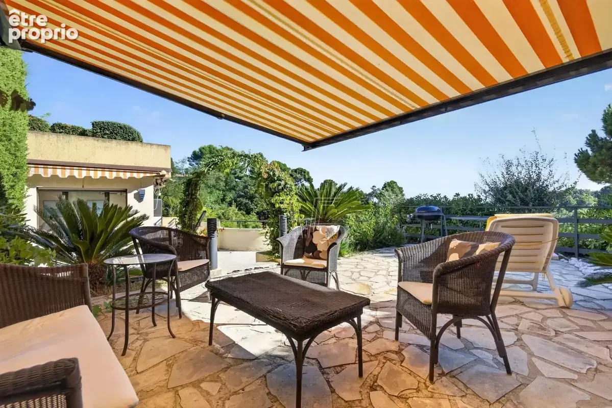 Mougins. 110 m².de terrasse  piscine & jardins  vue dégagée - photo 2