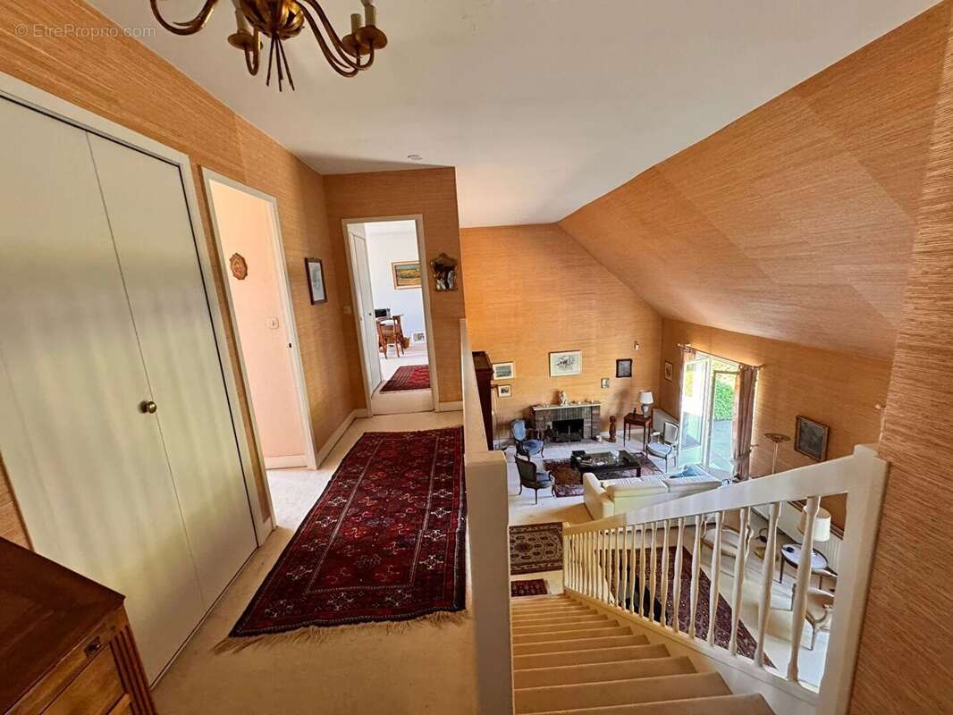 Maison à SAINT-NOM-LA-BRETECHE