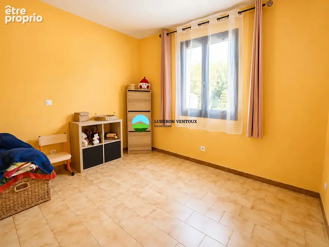 Maison de plain-pied avec 3 chambres, garage et terrain piscinable - photo 10