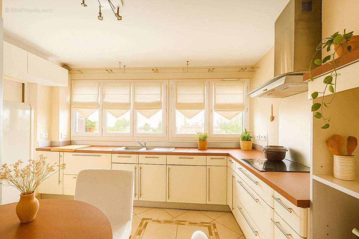 Appartement à BEAUZELLE