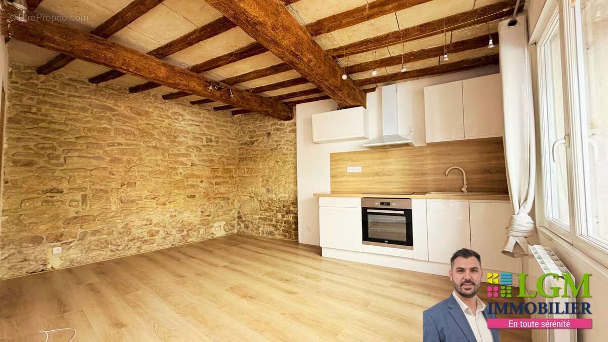 Maison à VESTRIC-ET-CANDIAC