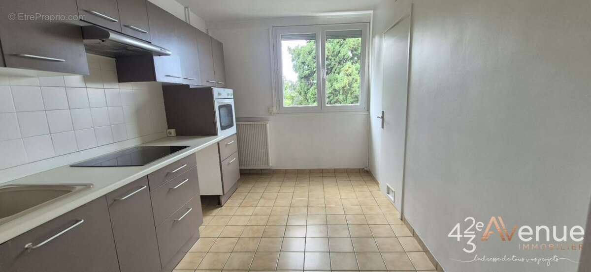 Appartement 80 m² à Saint-Etienne  - photo 2