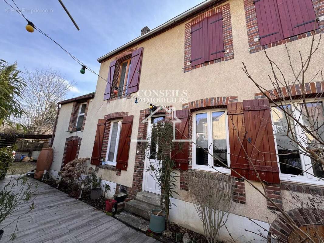 Maison à SAINT-JULIEN-DU-SAULT