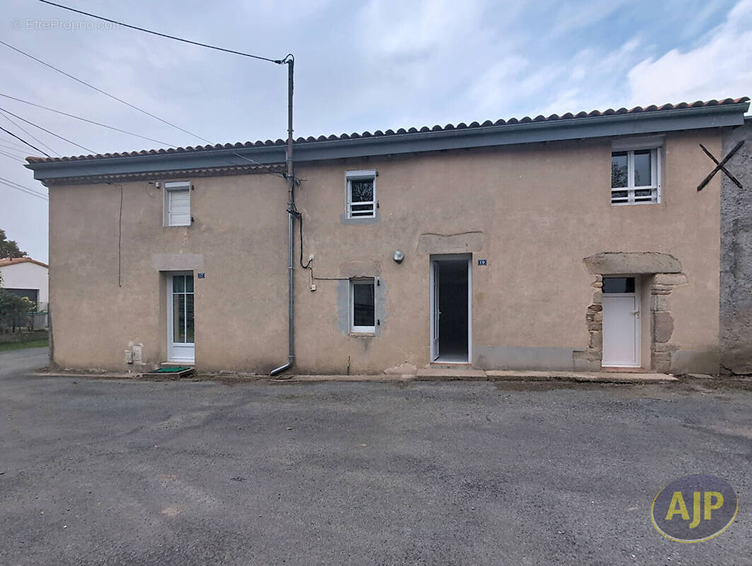 Appartement à SAINT-ANDRE-TREIZE-VOIES