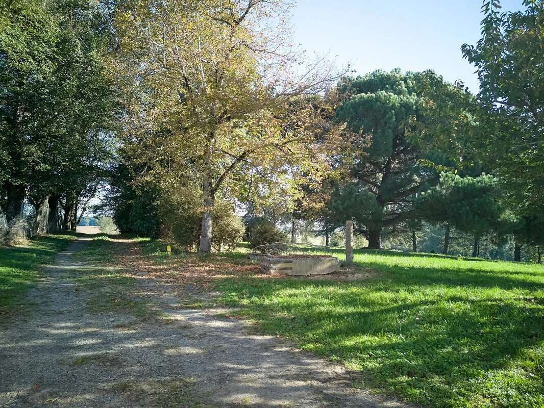 Maison à MIRANDOL-BOURGNOUNAC