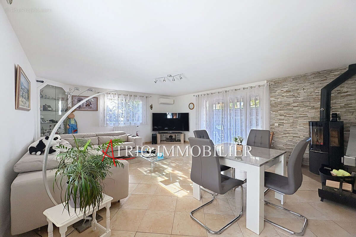 Maison à SAINT-LAURENT-DU-VAR