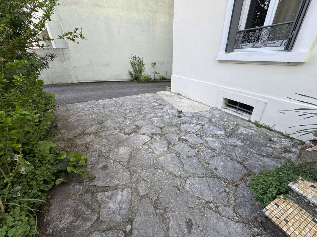 Parking à AIX-LES-BAINS