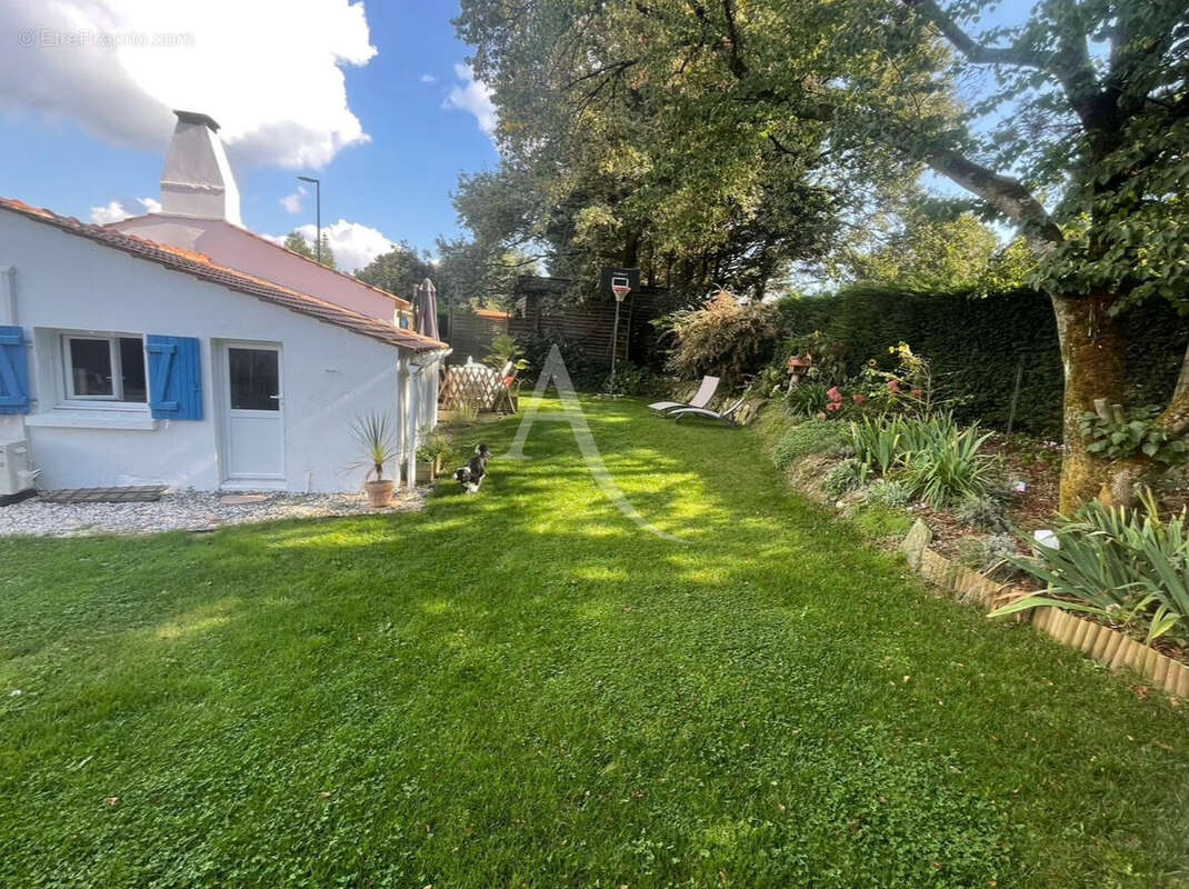 Maison à SAINT-MAIXENT-SUR-VIE