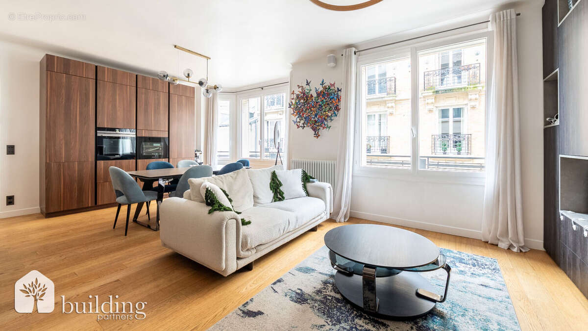 Appartement à PARIS-17E