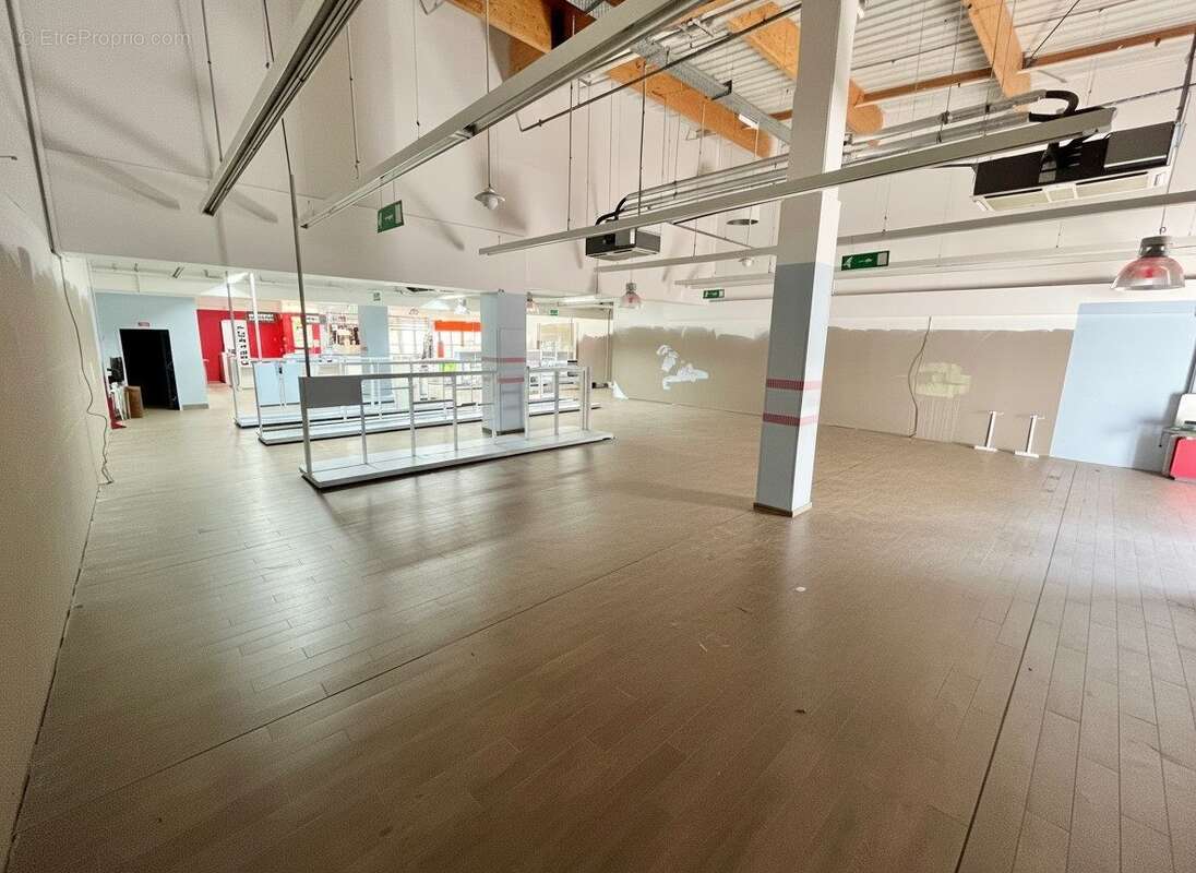Commerce 560 m² à Mende  - photo 5