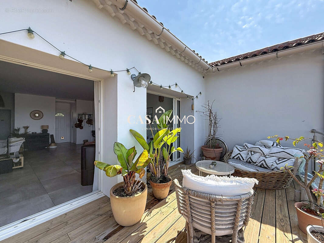 Appartement 105 m² à Carqueiranne  - photo 2