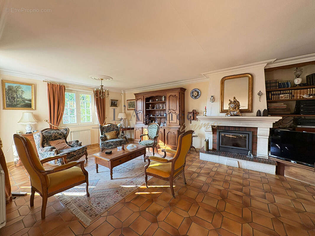 Maison à AVILLY-SAINT-LEONARD