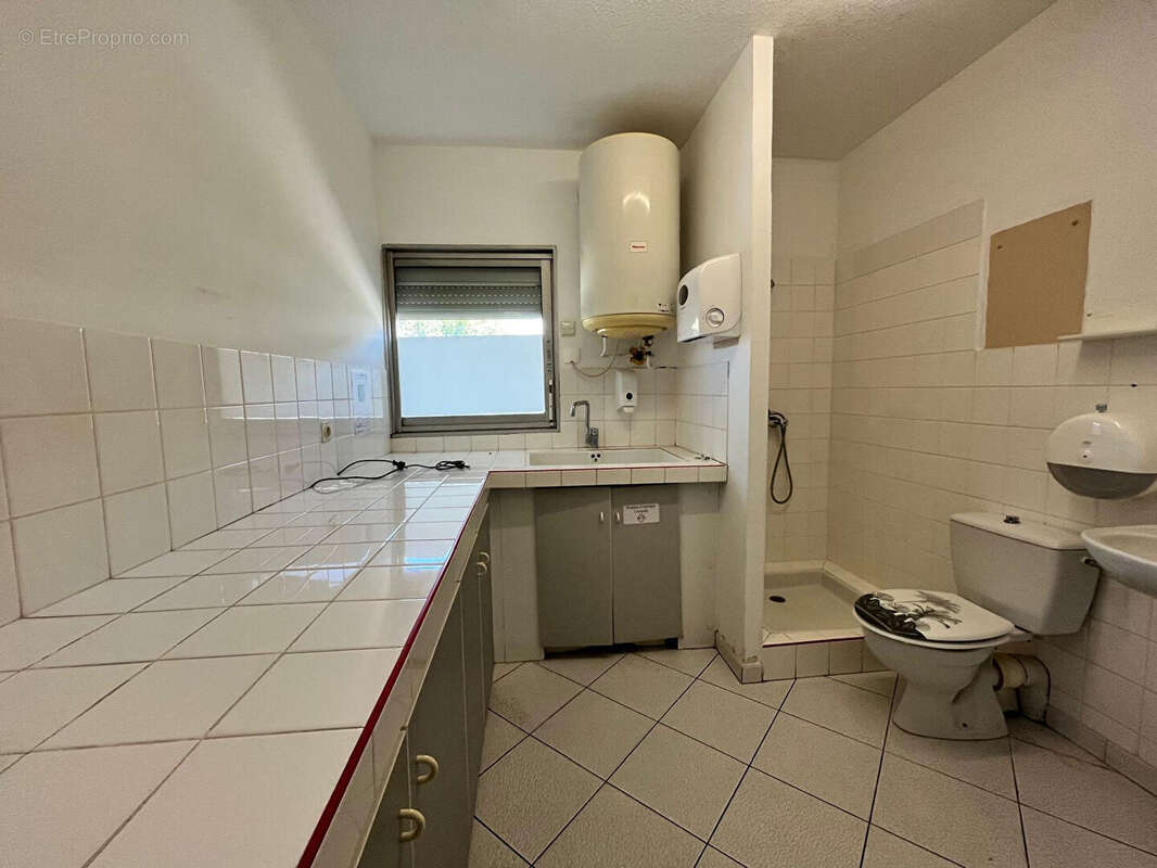 Commerce à SAINT-PAUL-TROIS-CHATEAUX