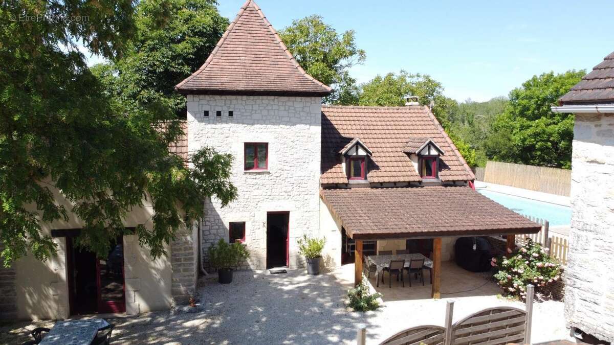 Maison à SALVAGNAC-CAJARC