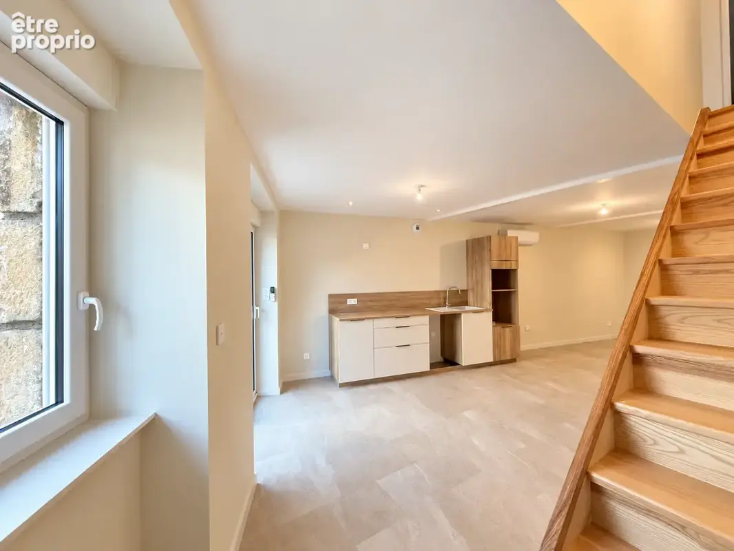 Maison de village en pierres entièrement rénovée 67 m2 habitables avec garage - Prestations haut de gamme - photo 8