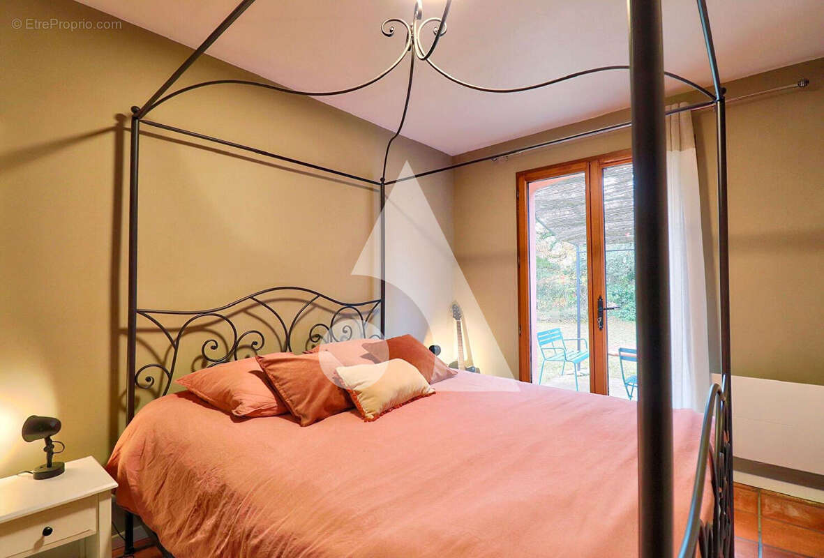 Maison à VINON-SUR-VERDON