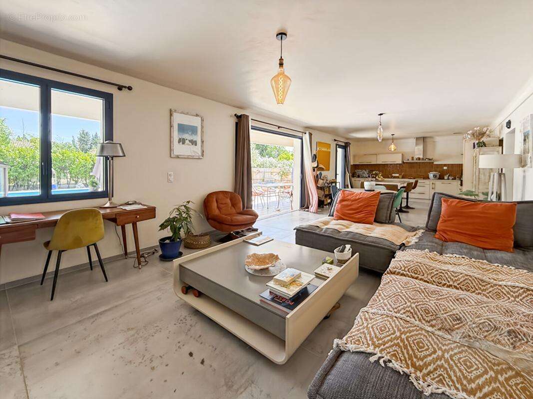 À Vendre maison avec piscine et studio de 25m2 à Mouriès - photo 4