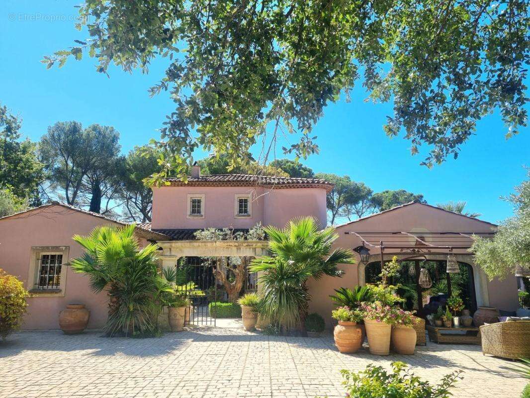 Rare domaine de charme d exception et ses jardins remarquabl - photo 3