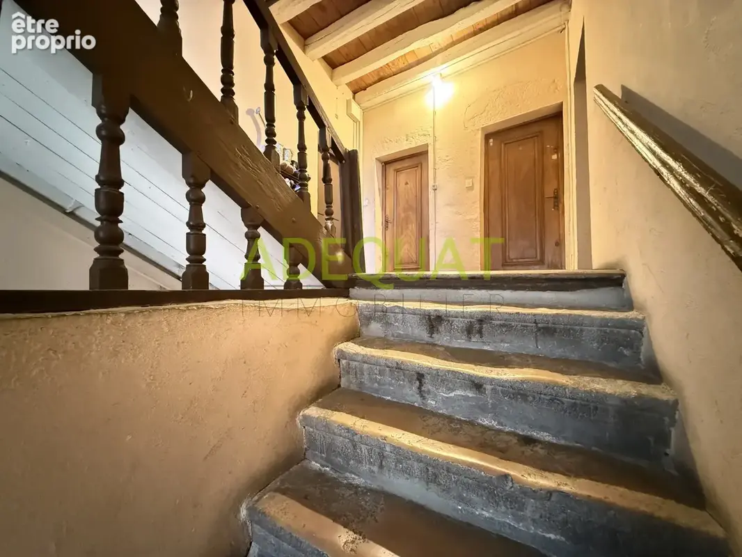 BOURGOIN JALLIEU 'RUE PIETONNE', appartement de type 2 en duplex… - photo 2