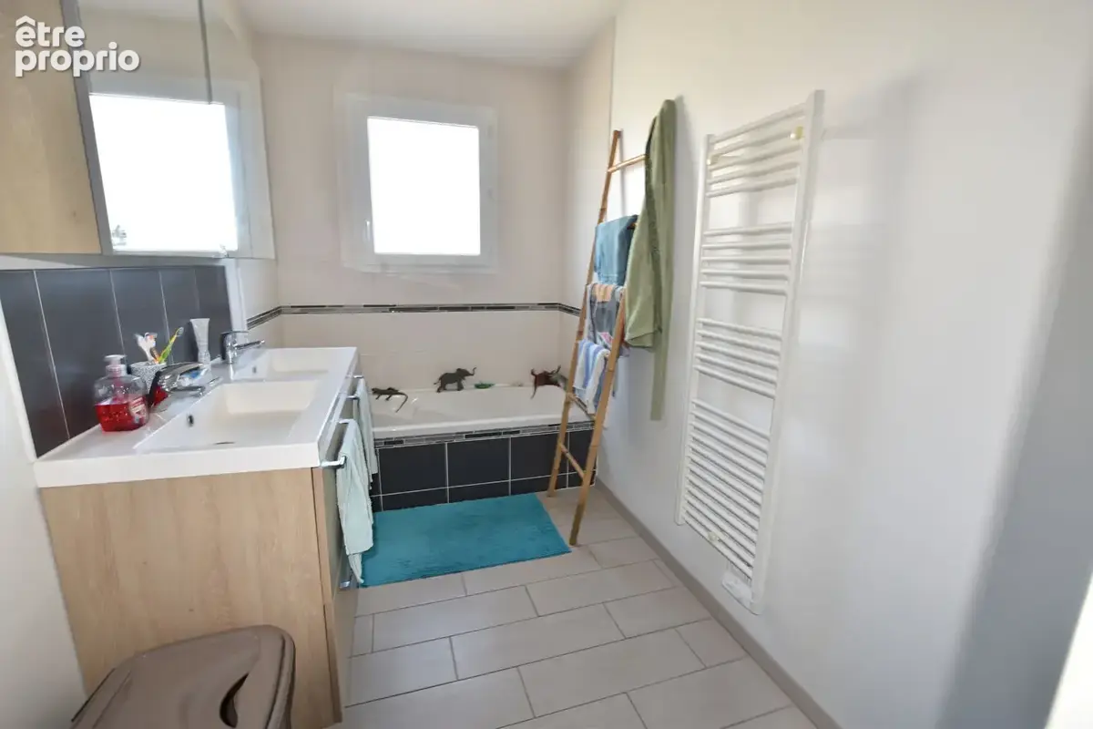 Plain pied avec piscine et terrain de 7500 m2 - photo 10