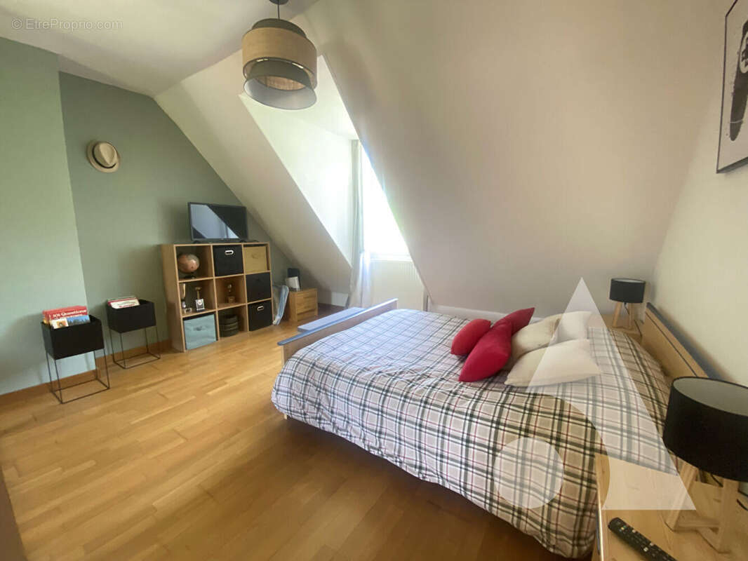 Maison en pierres dans la valle de l'automne / 6 chambres / sous sol total - photo 12