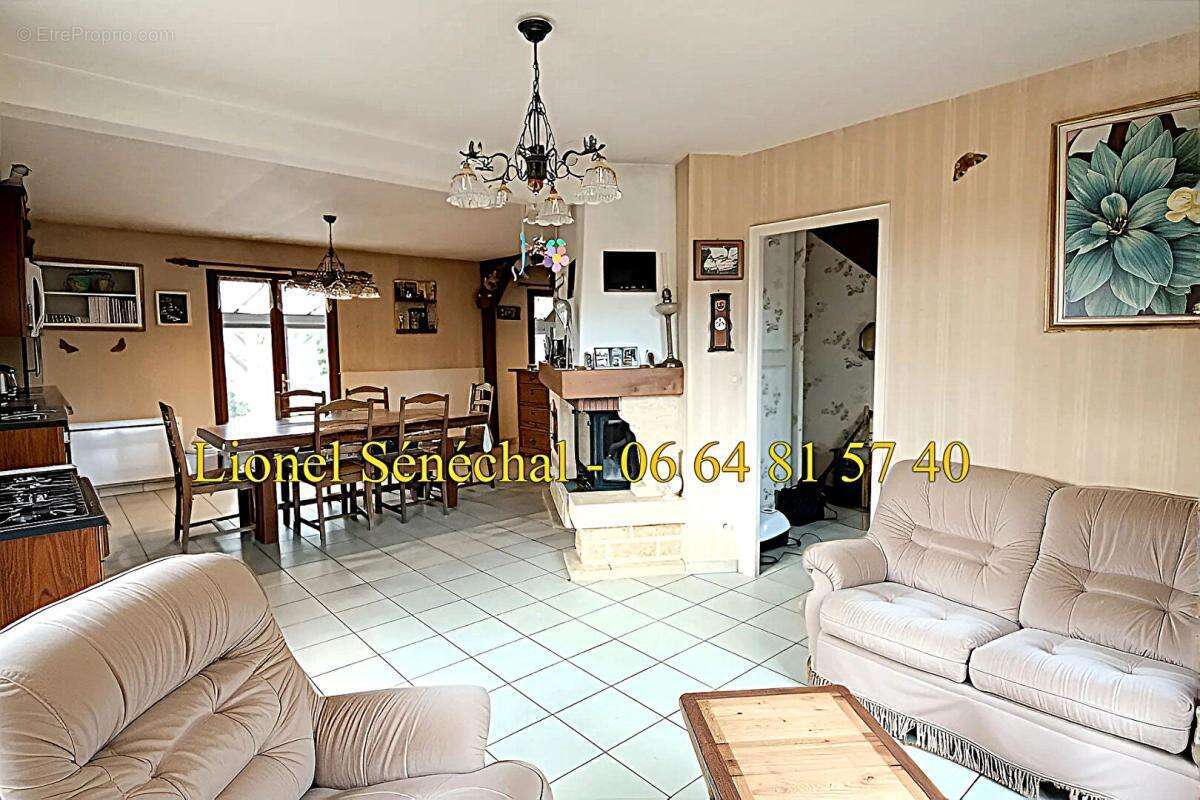 Maison à SAINTE-SABINE-SUR-LONGEVE