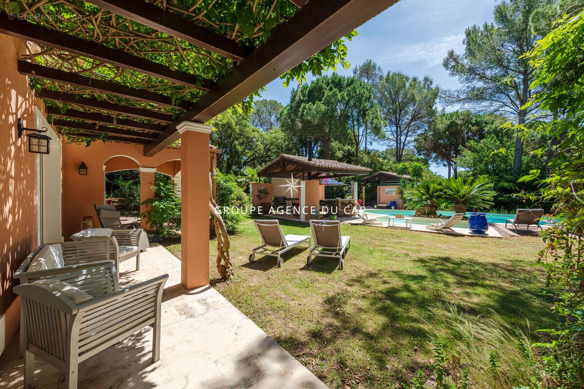 Valescure proche commerces et golfs villa 5 pieces avec piscine - photo 6