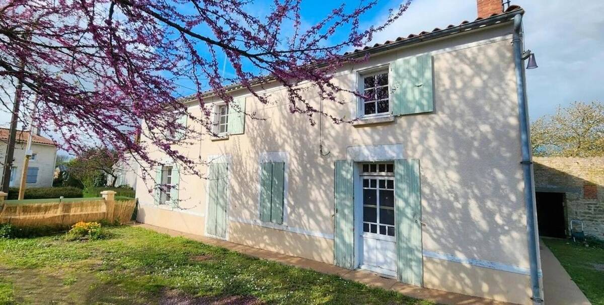 Maison à LA CAILLERE-SAINT-HILAIRE