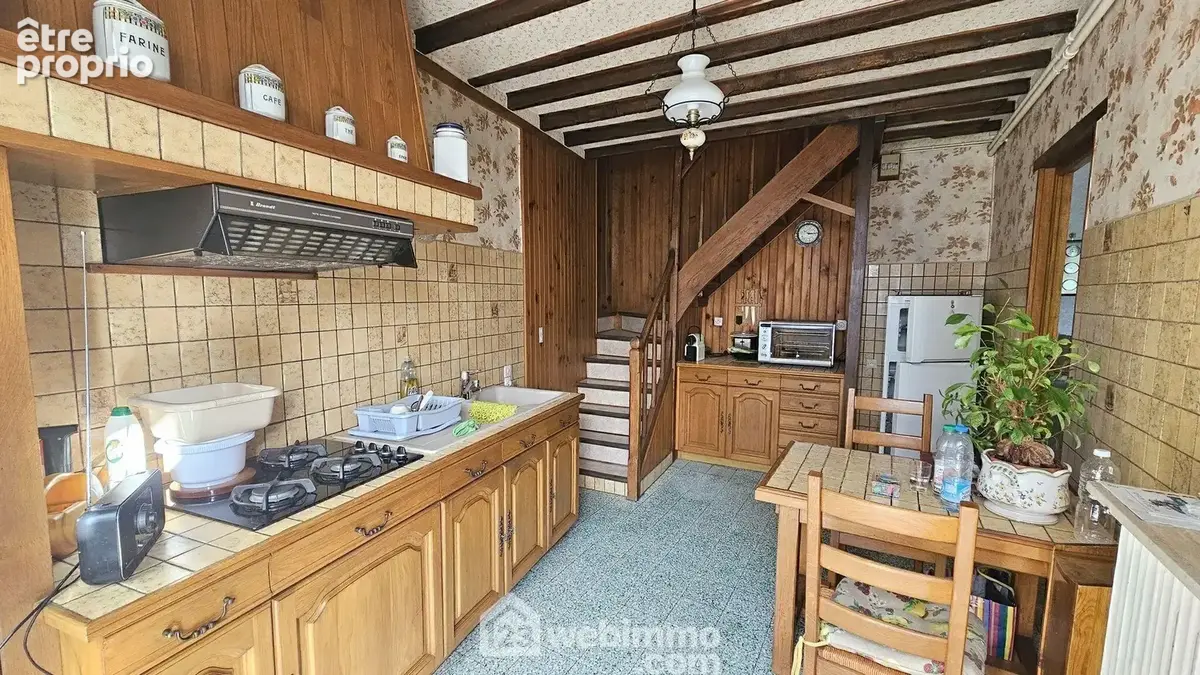 Une cuisine de 12 m² spacieuse.