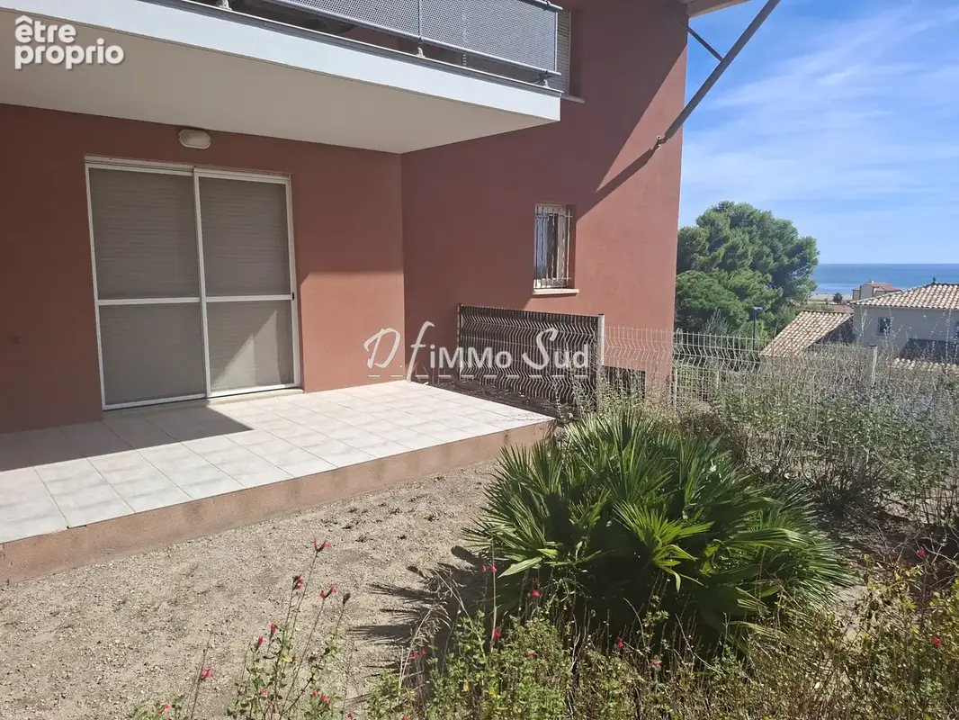 Appartement t2 en rez-de-chaussee avec vue mer -terrasse - jardin - place de parking - photo 5