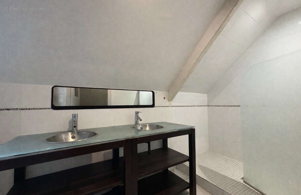 Maison à BOURG-DES-COMPTES