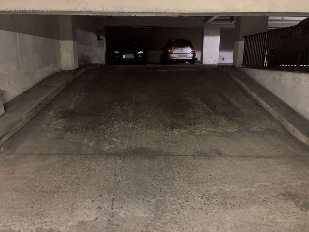 Parking 12 m² à Paris-17e  - photo 3
