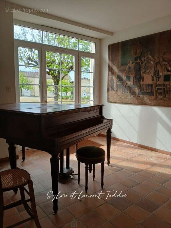 Maison à BARBEZIEUX-SAINT-HILAIRE