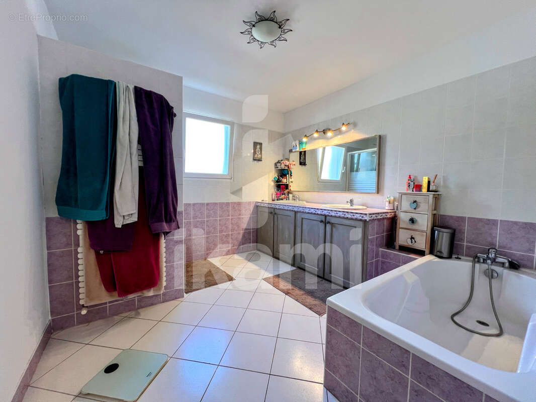 Maison à ROMANS-SUR-ISERE