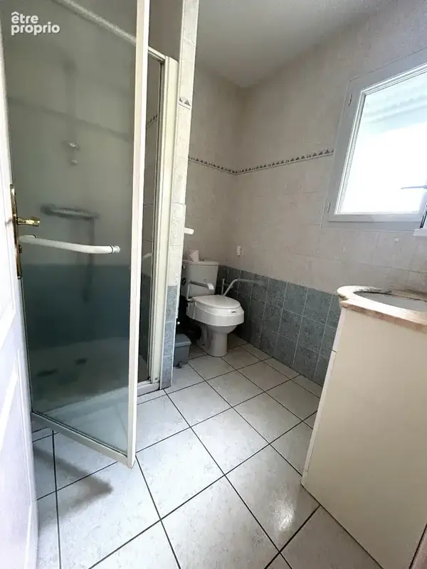 Maison de plain-pied - 135 m² habitables - 4 chambres - terrain d'environ 3 167 m² - photo 10