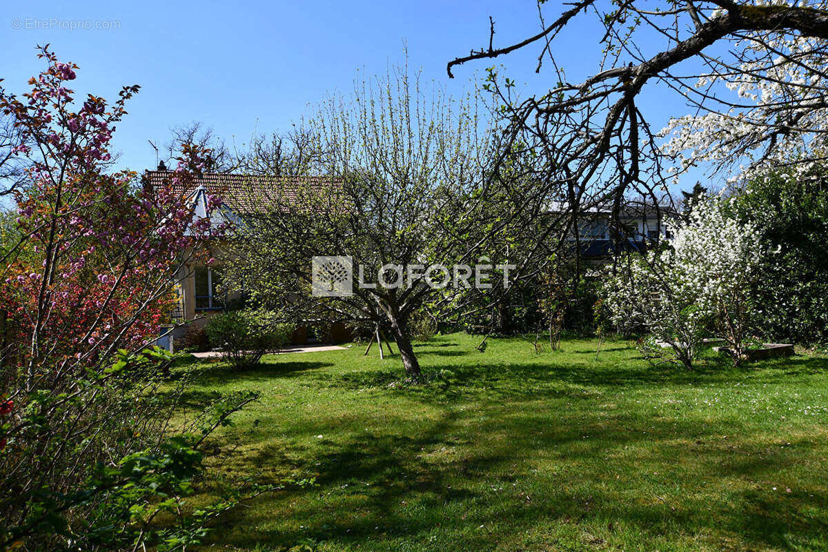 Maison à LA CELLE-SAINT-CLOUD
