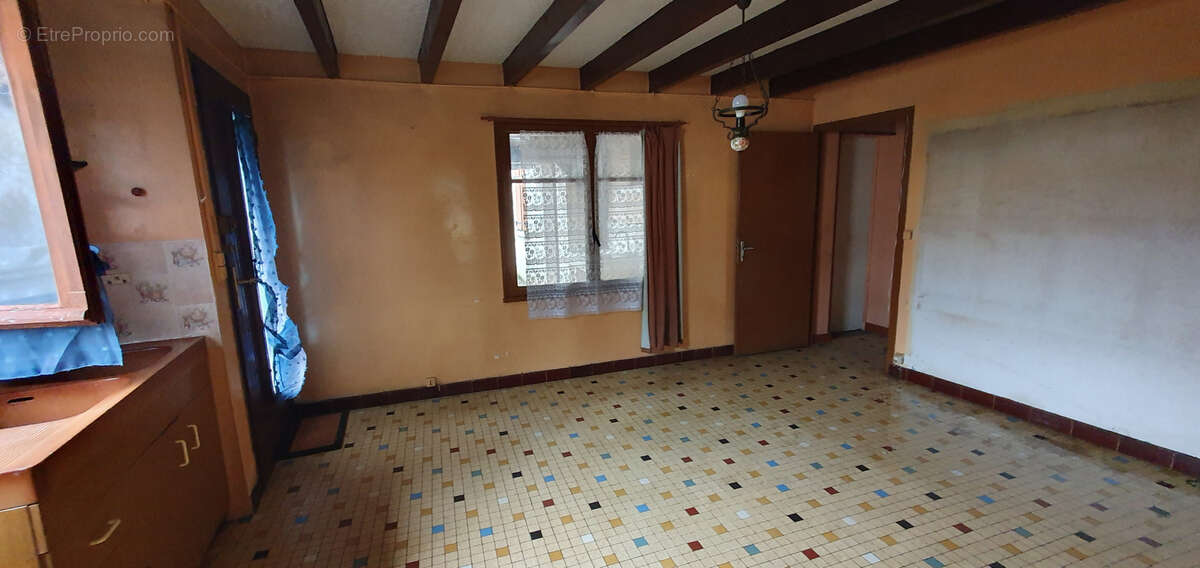 Maison à SAINT-MEME-LES-CARRIERES