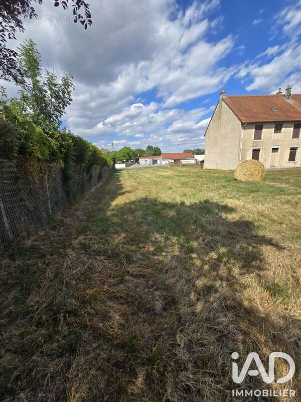 Terrain 1100 m² à Brin-Sur-Seille  - photo 4