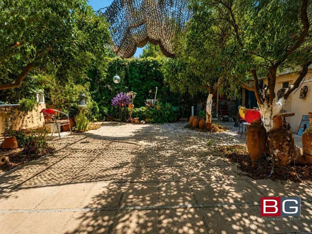 Villa spacieuse à Antibes Centre avec jardin et cheminée - photo 2