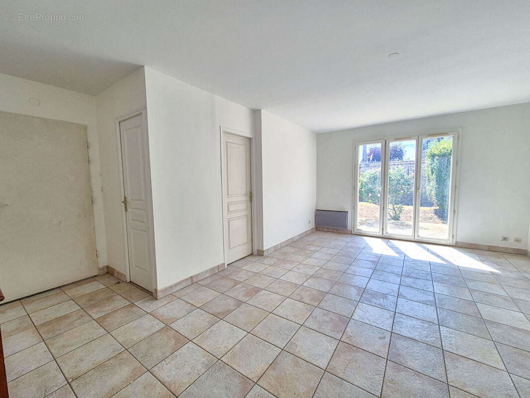 DAMMARIE-LES-LYS, proche gare de Melun, Appartement 3 pièces avec deux jardins - photo 2