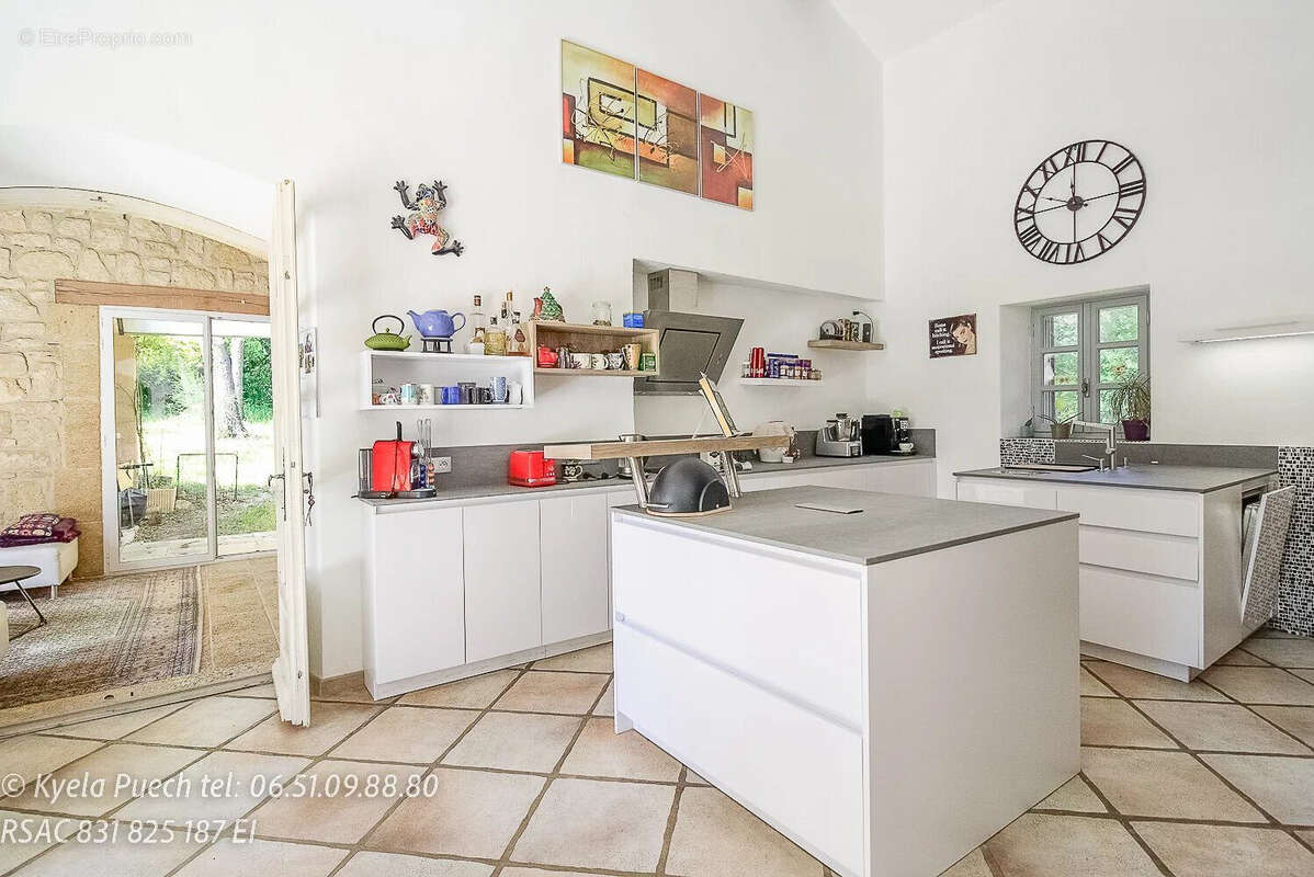 Maison 282 m² à Rognes  - photo 6