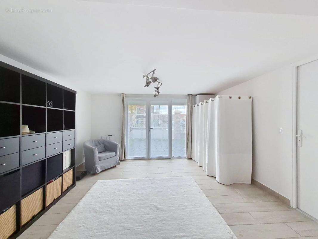 Maison à LES CLAYES-SOUS-BOIS