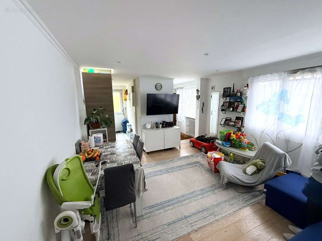 Appartement à LES PAVILLONS-SOUS-BOIS