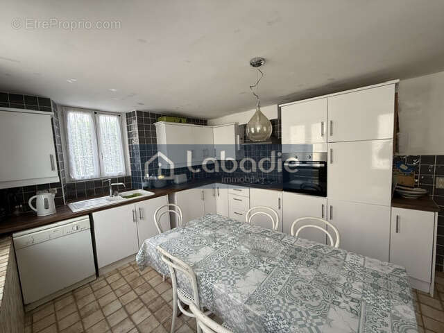 Maison d'habitation en pierre,  dans la bourg de Landelles et Coupigny - photo 10
