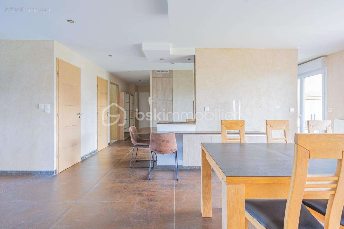 Appartement à POISY