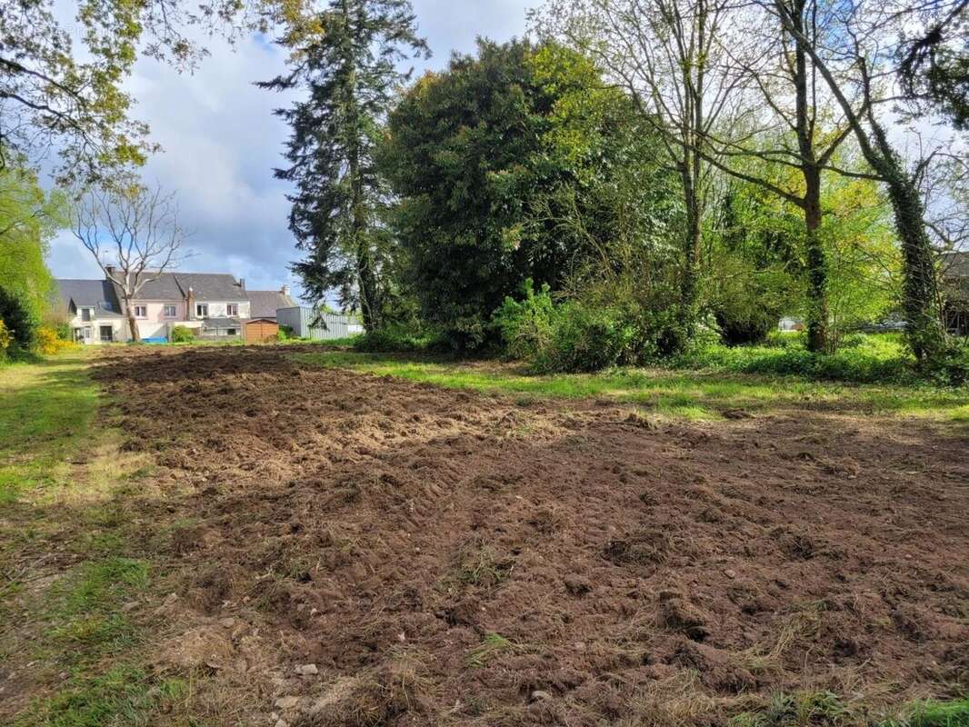 Terrain 1250 m² à Radenac  - photo 2